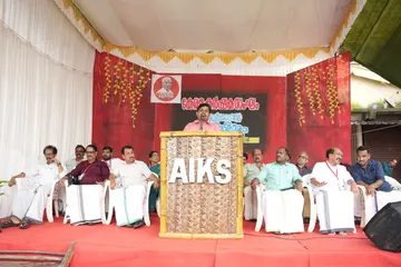 കേരള കർഷക സംഘം ജില്ലാ സമ്മേളനത്തിന്റെ ഭാഗമായി നടന്ന പൊതുസമ്മേളനം എഐകെഎസ് അഖിലേന്ത്യ കമ്മിറ്റിയംഗം എം സ്വരാജ് ഉദ്ഘാടനംചെയ്യുന്നു