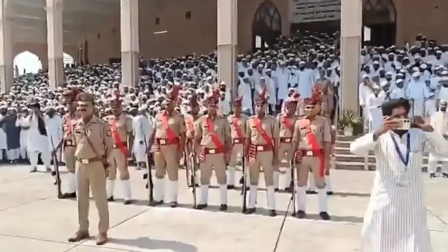 Taliban guard of honor