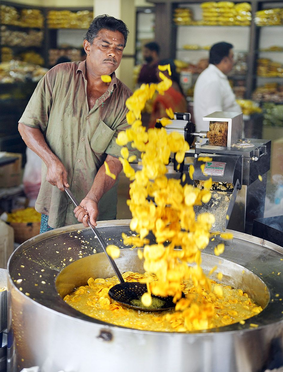 ഉപ്പേരി മൊരിയുന്നു