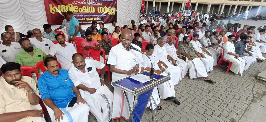 ഖത്തറിനെതിരെ ഇസ്രയേൽ നടത്തുന്ന ആക്രമങ്ങളിലും അമേരിക്കൻ സാമ്രാജ്യത്വ നിലപാടുകൾക്കുമെതിരെ എല്ഡിഎഫ് ജില്ലാ കമ്മിറ്റി തൊടുപുഴയിൽ ധര്ണ നടത്തി.