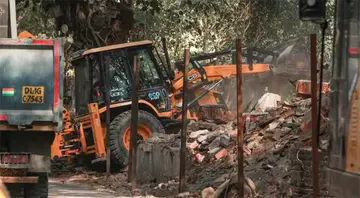 gorakhnath temple delhi demolished for parking