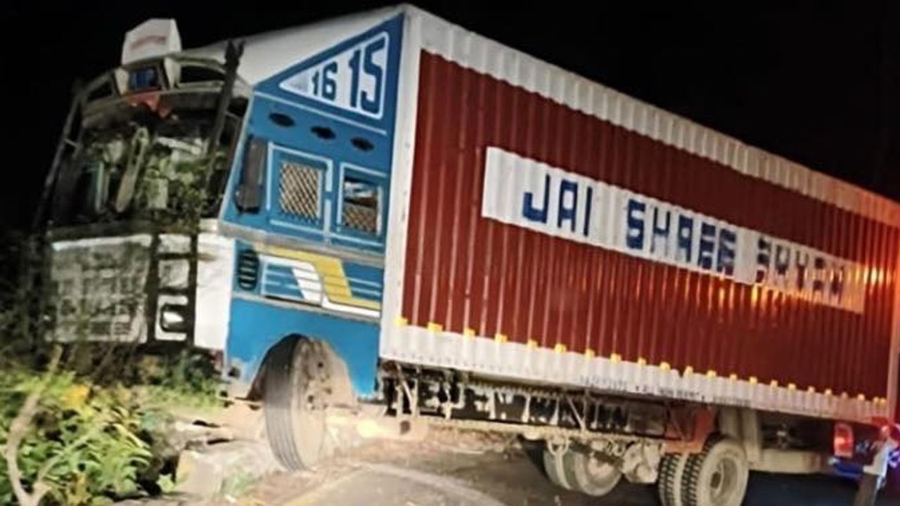 thamarassery churam container