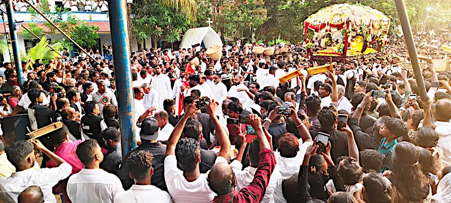 തങ്കി സെന്റ്‌ മേരീസ് ഫൊറോന പള്ളിയിൽ ദുഃഖവെള്ളിയാഴ്‌ച കൊച്ചി രൂപത ബിഷപ് ഡോ. ആന്റണി കാട്ടിപ്പറമ്പിൽ  മുഖ്യകാർമികനായ നഗരികാണിക്കൽ