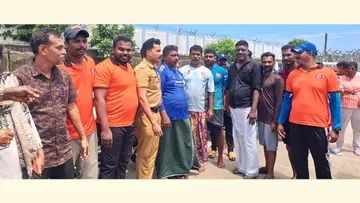 രക്ഷപ്പെടുത്തിയ മത്സ്യത്തൊഴിലാളികളെ വിഴിഞ്ഞം തീരത്ത് എത്തിച്ചപ്പോൾ