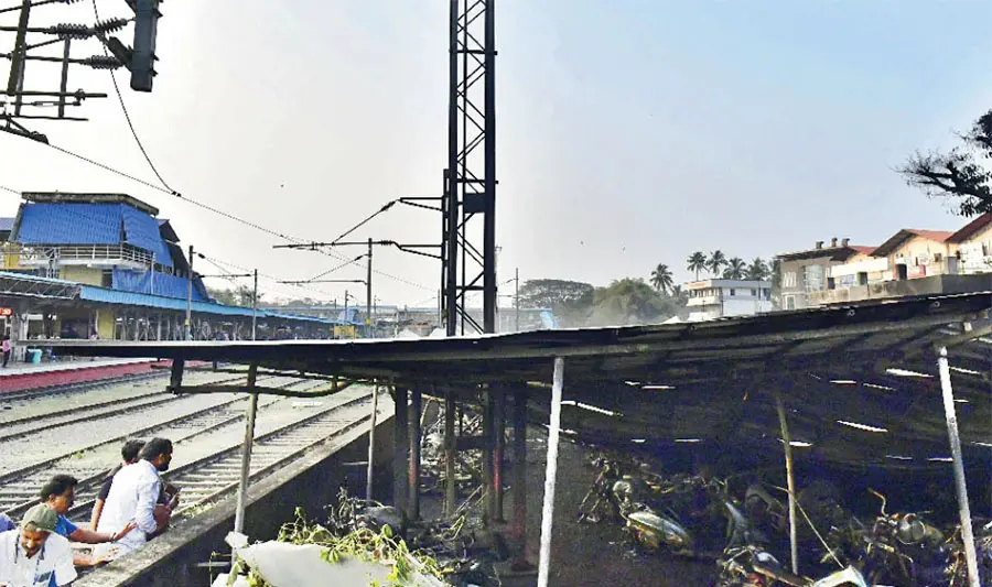 thrissur railway parking yard fire