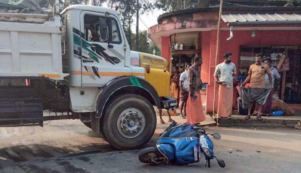 tipper lorry accident