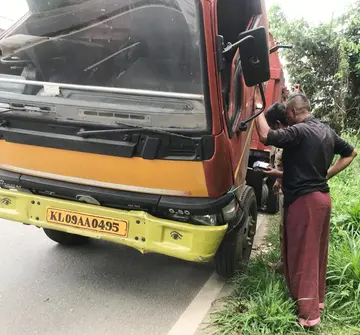 ടിപ്പറുകളുടെ നിയമലംഘനം കണ്ടെത്താൻ ആർടിഒ നടത്തിയ പരിശോധന