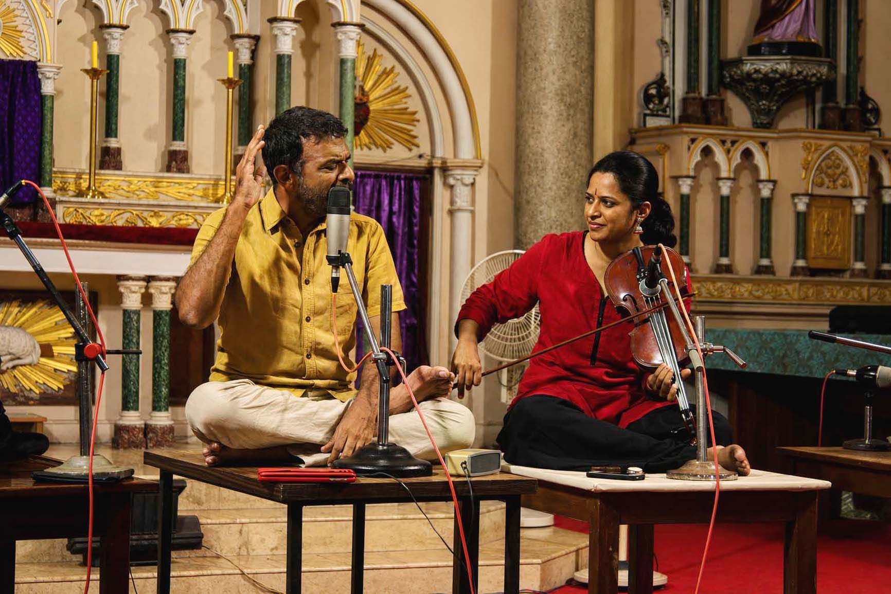 ടി എം കൃഷ്‌ണയും വയലിനിസ്‌റ്റ്‌ അക്കരൈ സുബ്ബലക്ഷ്‌മിയും