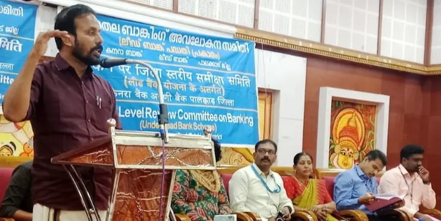 ജില്ലാതല ബാങ്കിങ് അവലോകന സമിതി യോഗം ജില്ലാ പഞ്ചായത്ത് പ്രസിഡന്റ് ടി എം ശശി ഉദ്ഘാടനം ചെയ്യുന്നു