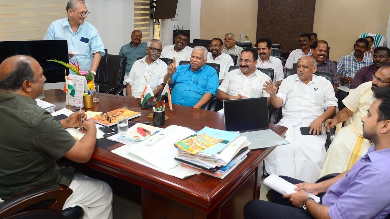 trade union leaders with fm balagopal
