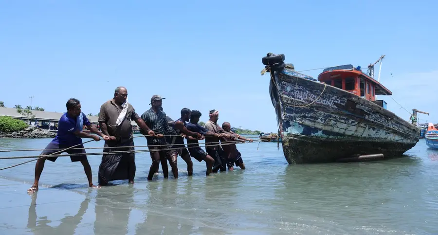 ട്രോളിങ് ആരംഭിക്കുന്നതിന്റെ ഭാഗമായി പുതിയാപ്പയിൽ ബോട്ടുകൾ കരയിലേക്ക് കയറ്റുന്നു