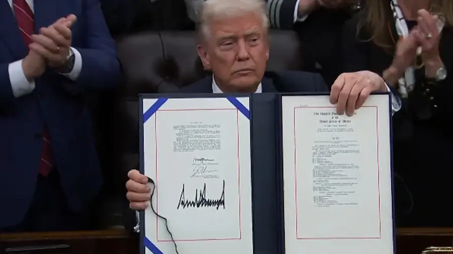 trump signs funding bill