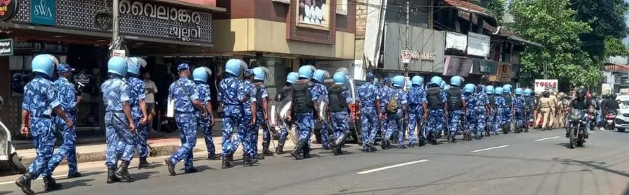 താമരശേരിയി നടന്ന പൊലീസ്‌ റൂട്ട്‌ മാർച്ച്‌ 
