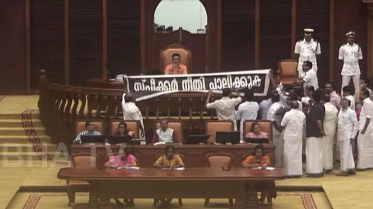 udf protest in niyamasabha