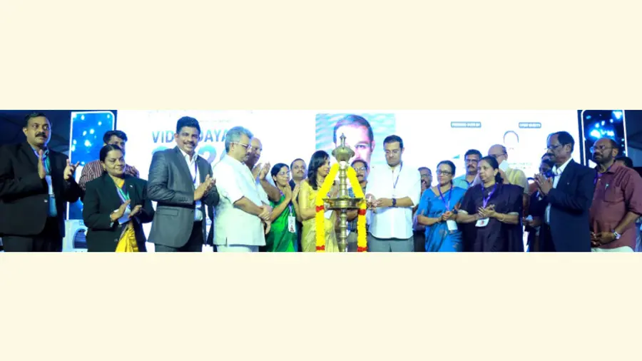 പാരിപ്പള്ളി യുകെഎഫ് എൻജിനിയറിങ് ആൻഡ് ടെക്നോളജിയിൽ സംഘടിപ്പിച്ച "വിദ്യോദയം 2k26"
മന്ത്രി റോജി എം ജോൺ ഉദ്ഘാടനം ചെയ്യുന്നു