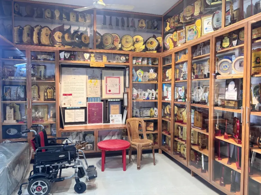 കെ വി റാബിയക്ക് ലഭിച്ച പുരസ്കാരങ്ങൾ.
ഉപയോഗിച്ചിരുന്ന വീൽചെയറും