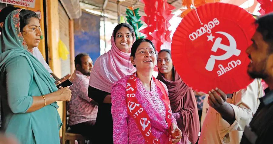 എൽഡിഎഫ് സ്ഥാനാർഥി യു പ്രതിഭ കായംകുളം മാർക്കറ്റിൽ വോട്ടഭ്യർഥിക്കാൻ എത്തിയപ്പോൾ