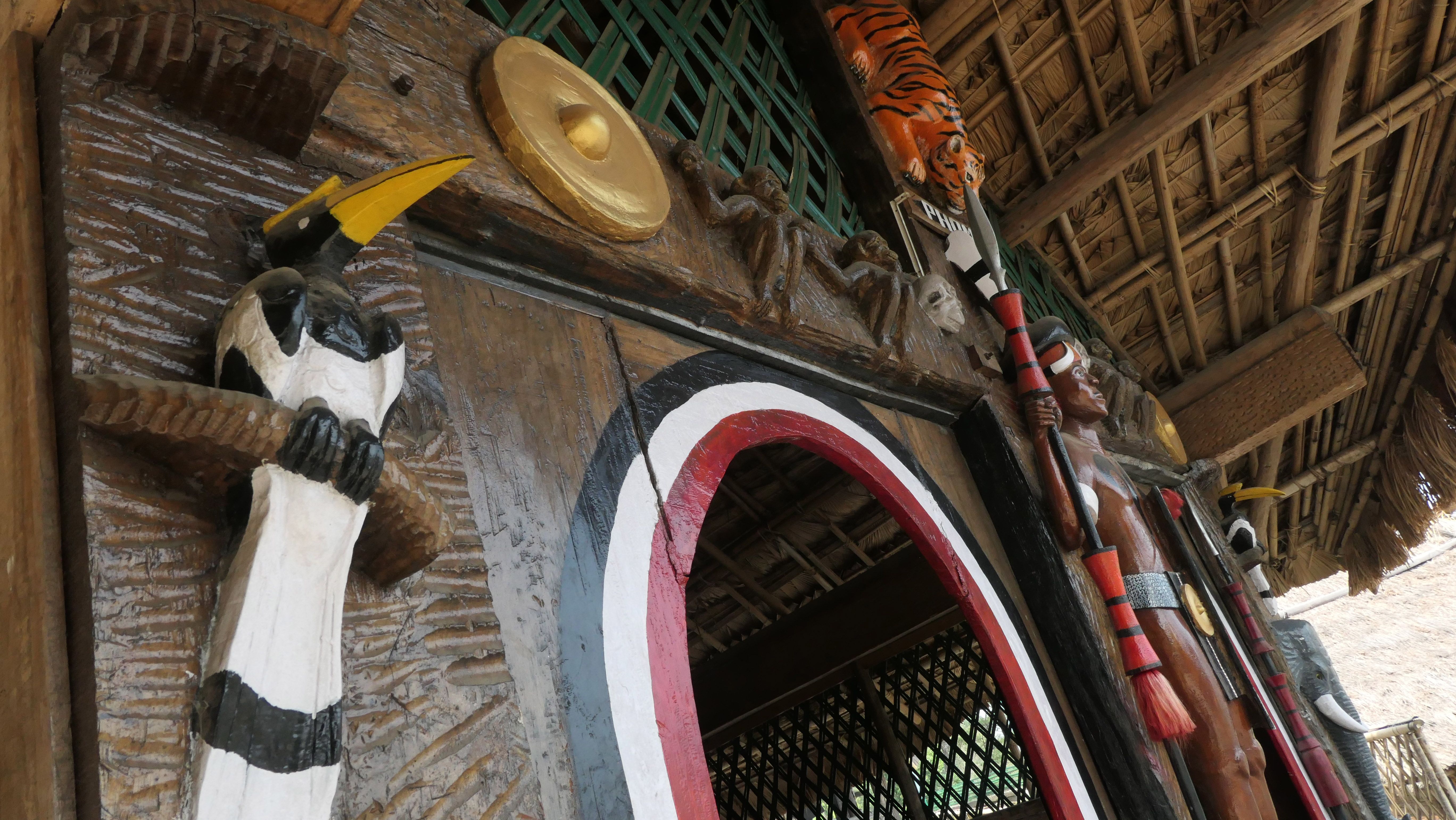 ജഖാമ ഗ്രാമത്തിലെ ഗോത്രചിഹ്നങ്ങൾ 