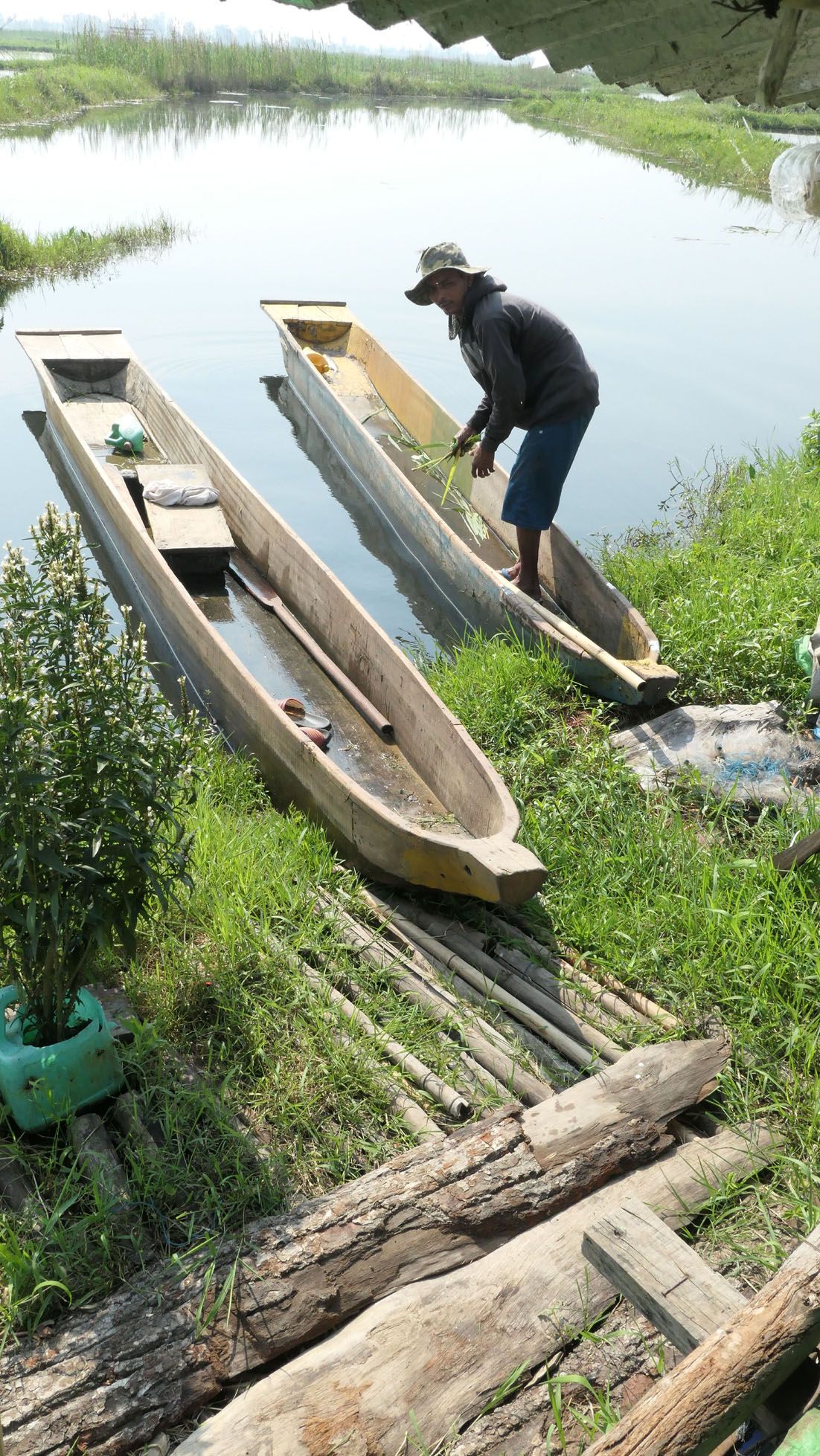 ലോക്‌ടാക് തടാകത്തിലെ കടത്തുവള്ളങ്ങൾ 