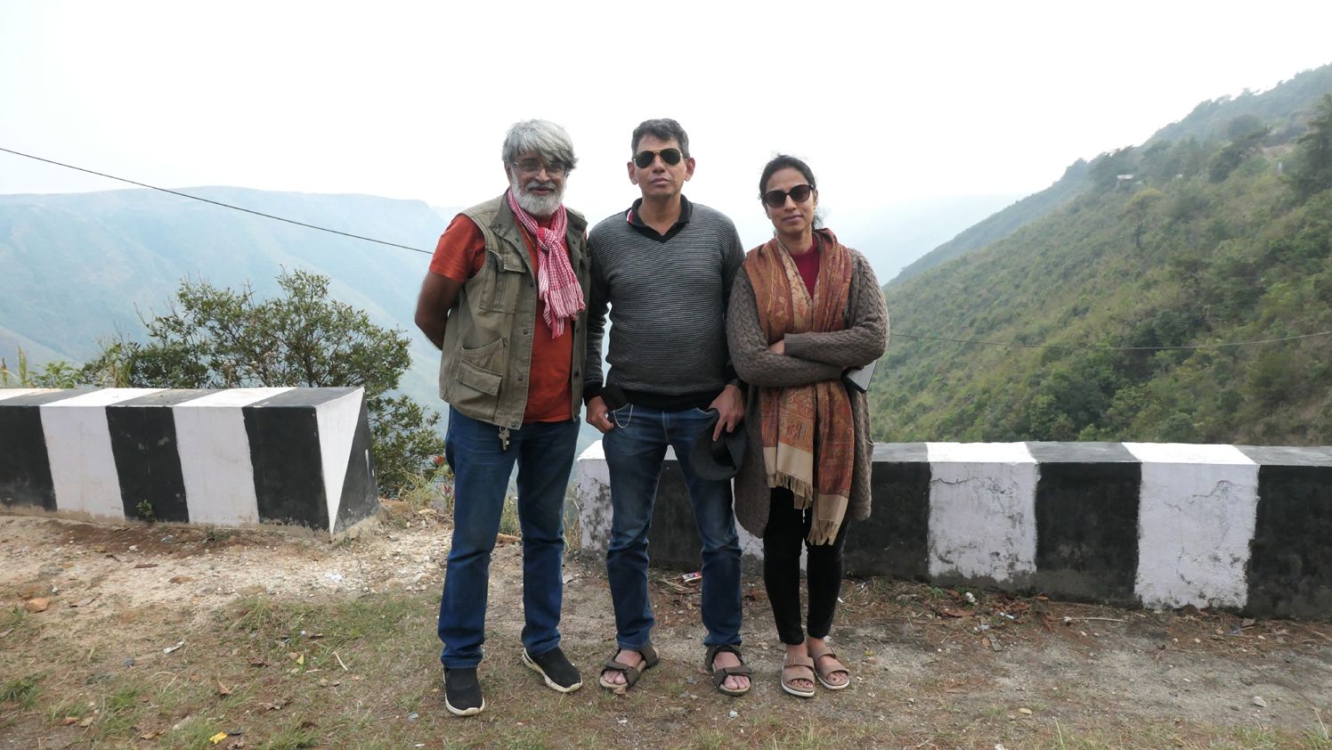 ബ്രിഗേഡിയർ പ്രമോദിനും ഭാര്യ മഞ്ജുളയ്‌ക്കുമൊപ്പം വേണു