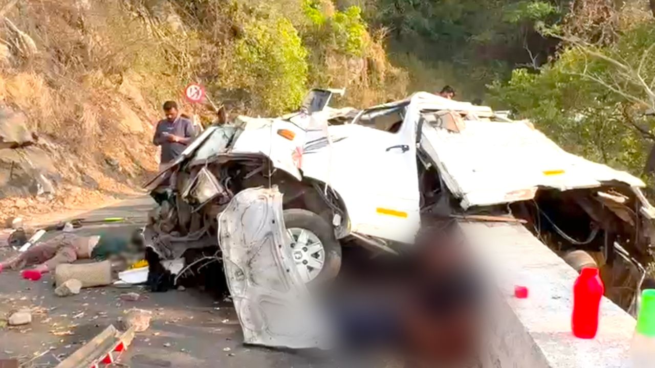 valparai accident tempo traveller