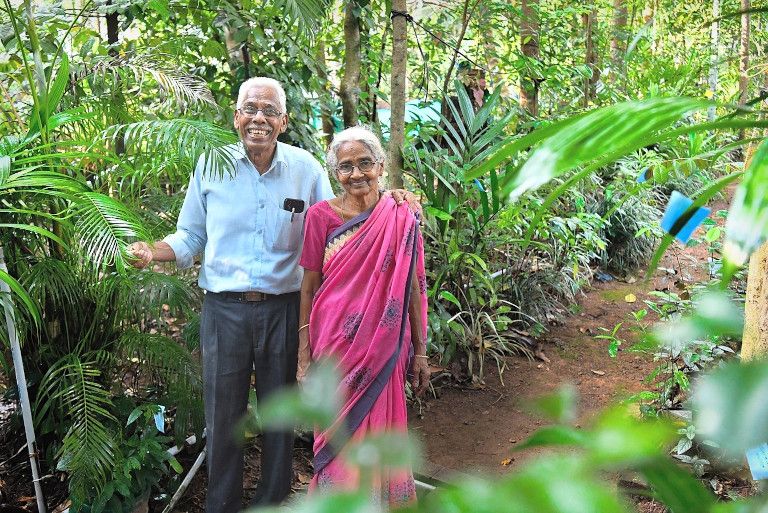 സുഭാഷ് ചന്ദ്രബോസും ഇന്ദിര ടീച്ചറും വടകര കൈനാട്ടിയിലെ  ‘കുട്ടിവനത്തിൽ’