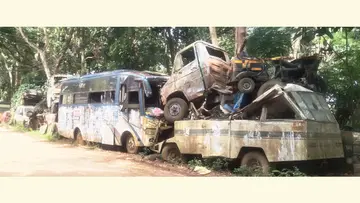 പാറശാല സ്റ്റേഷനുസമീപം പിടിച്ചിട്ടിരിക്കുന്ന തൊണ്ടിവാഹനങ്ങൾ