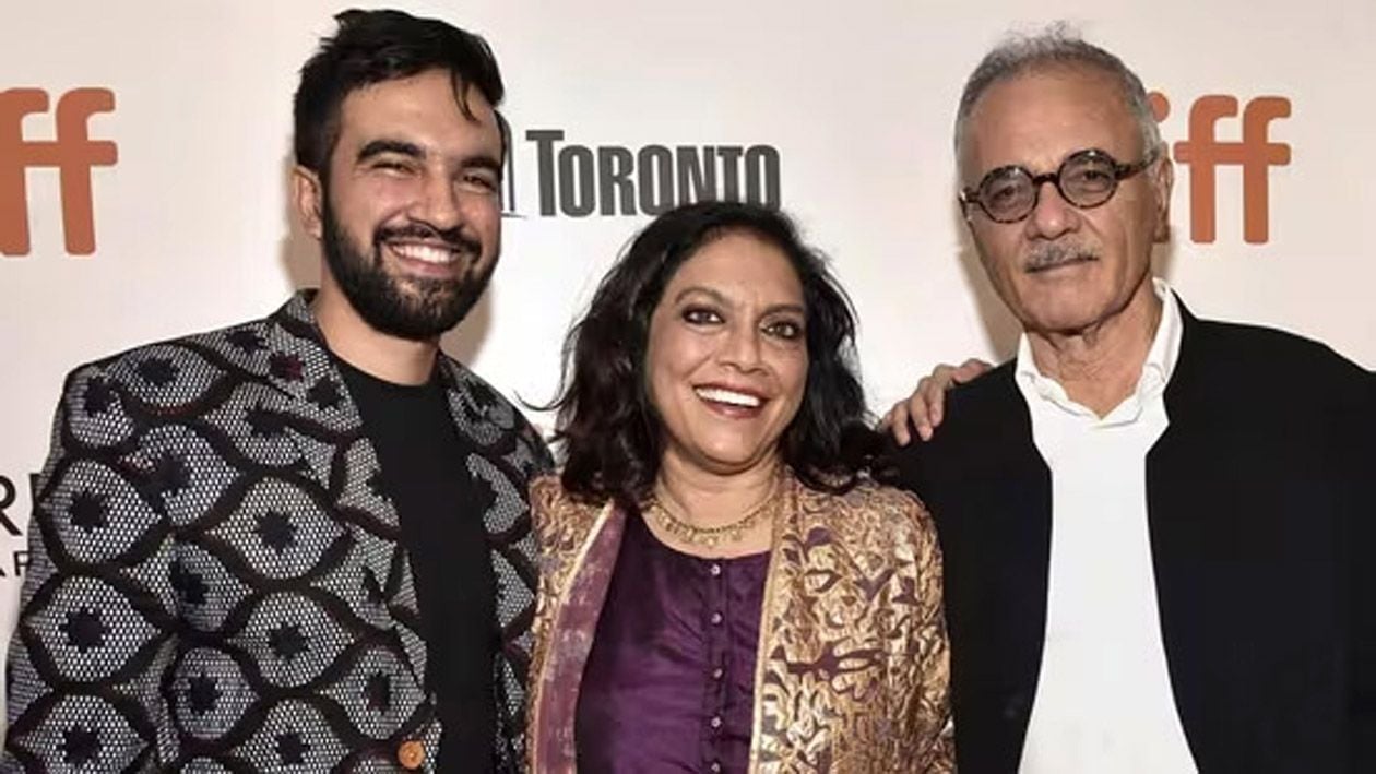 അമ്മ മീരാ നായർക്കും അച്ഛൻ മുഹമ്മദ് മംദാനിക്കുമൊപ്പം സൊഹ്‌റാൻ മംദാനി