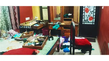 റീജ സുലൈമാന്റെ വീട്ടിൽ മോഷ്ടാക്കൾ വീട്ടുസാധനങ്ങൾ വാരിവിതറിയിരിക്കുന്നു