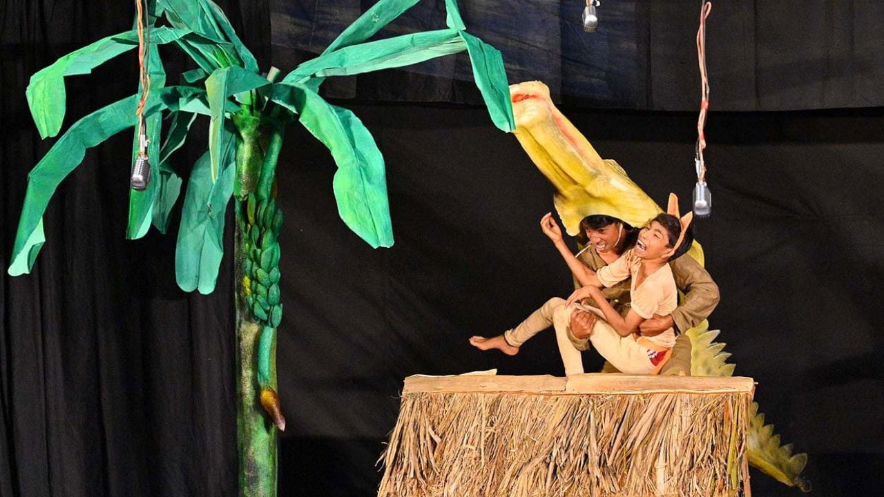 വെള്ളാർമല വൊക്കേഷണൽ ഹയർ സെക്കൻഡറി സ്കൂൾ വിദ്യാർഥികൾ അവതരിപ്പിച്ച വെള്ളപ്പൊക്കം നാടകത്തിലെ ദൃശ്യം 