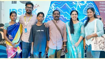 ‘ഗ്ലോബ്’ സിനിമയുടെ സംവിധായകൻ ഷിജിൻ ഗോവിന്ദും അഭിനേതാക്കളും
