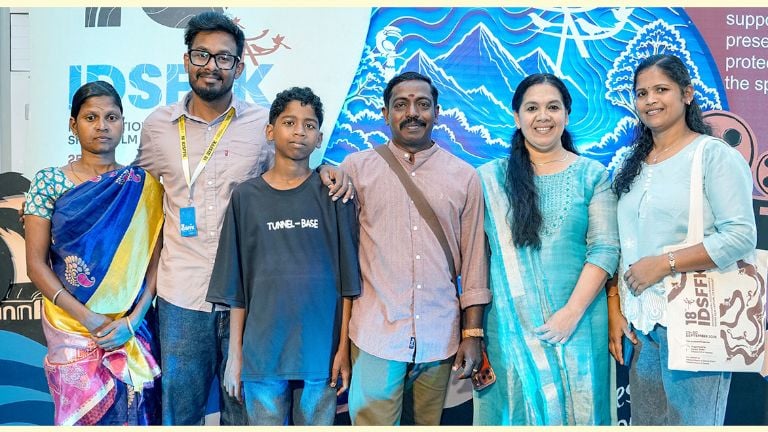  ‘ഗ്ലോബ്’ സിനിമയുടെ സംവിധായകൻ ഷിജിൻ ഗോവിന്ദും അഭിനേതാക്കളും