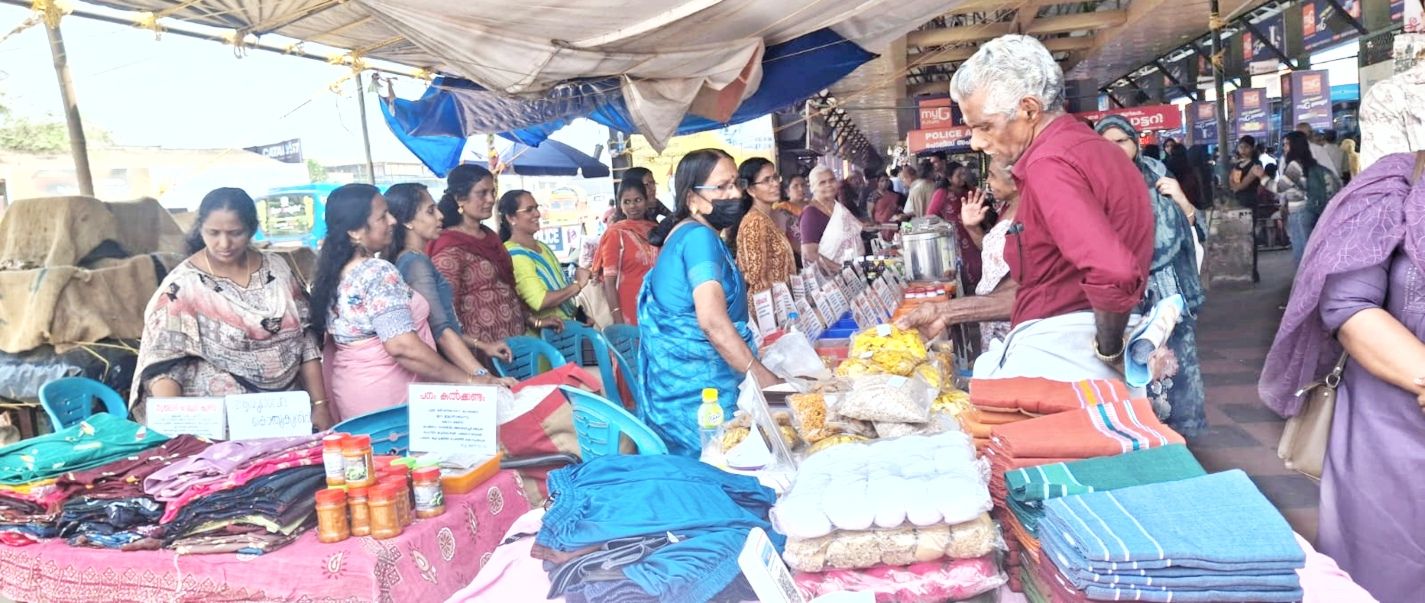  വടകര പുതിയ ബസ് സ്റ്റാൻഡിലെ കുടുംബശ്രീ വിഷു വിപണന മേള