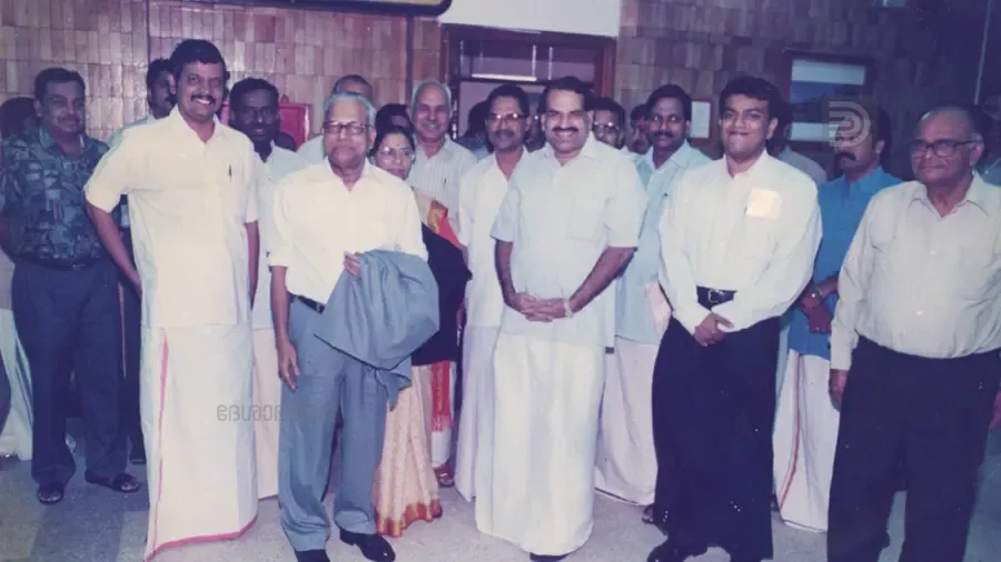 vs achuthanandan pant.png