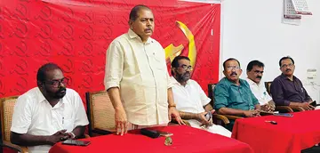 വി എസ്‌ അച്യുതാനന്ദൻ അനുസ്‌മരണ സംഘാടകസമിതി രൂപീകരണ യോഗത്തിൽ  ജില്ലാ സെക്രട്ടറി ആർ നാസർ സംസാരിക്കുന്നു 