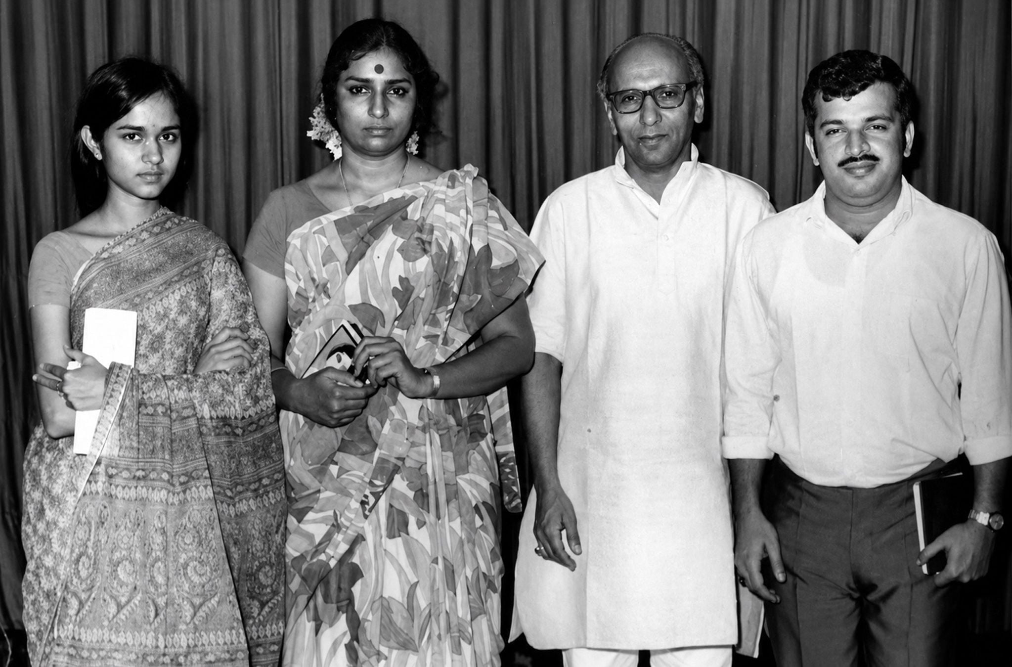 ഹിന്ദി സംഗീത സംവിധായകൻ ജയദേവിനൊപ്പം ദർശന, എസ്‌ ജാനകി, പി ജയചന്ദ്രൻ 