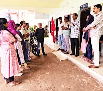 ജനദ്രോഹ ബജറ്റിനെതിരെ ആലപ്പുഴയിൽ വാട്ടർ അതോറിറ്റി ജീവനക്കാർ പ്രതിഷേധിച്ചപ്പോൾ