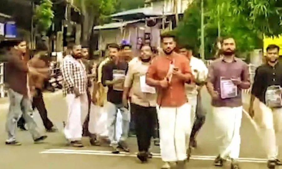 പുറമേരിയിൽ യൂത്ത് ലീഗ് പ്രവർത്തകർ  പ്രതിഷേധ പ്രകടനം നടത്തുന്നു