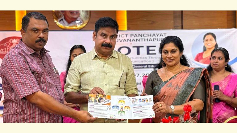  ജില്ലാ പഞ്ചായത്തിന്റെ സൗജന്യ യൂട്യൂബ് ചാനൽ പ്രസിഡന്റ് വി പ്രിയദർശിനി  ഉദ്ഘാടനം ചെയ്യുന്നു